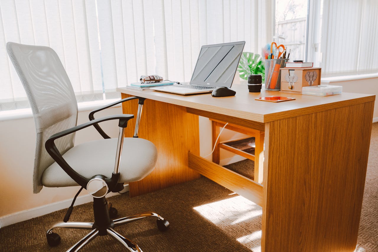 Ontdek de essentie van bureaustoelen: wat heb je nodig voor een comfortabele werkplek?