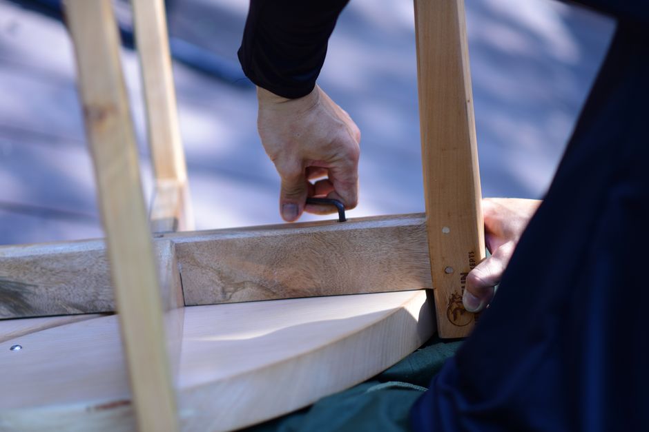 Voordelen van op maat gemaakte houten tafels voor elk interieur